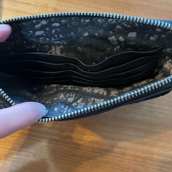 Leibeskind navy blue wrist purse - Picture 9 of 11